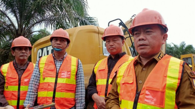 Bersama Gubernur Jambi, Bupati Fadhil Hadiri Acara Pembukaan Karya Bakti TNI Korem 042/Gapu